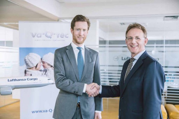 Dr Alexis von Hoensbroech (l.), Chief Commercial Officer Lufthansa Cargo, and Dr. Joachim Kuhn, Chief Executive Officer va-Q-tec
