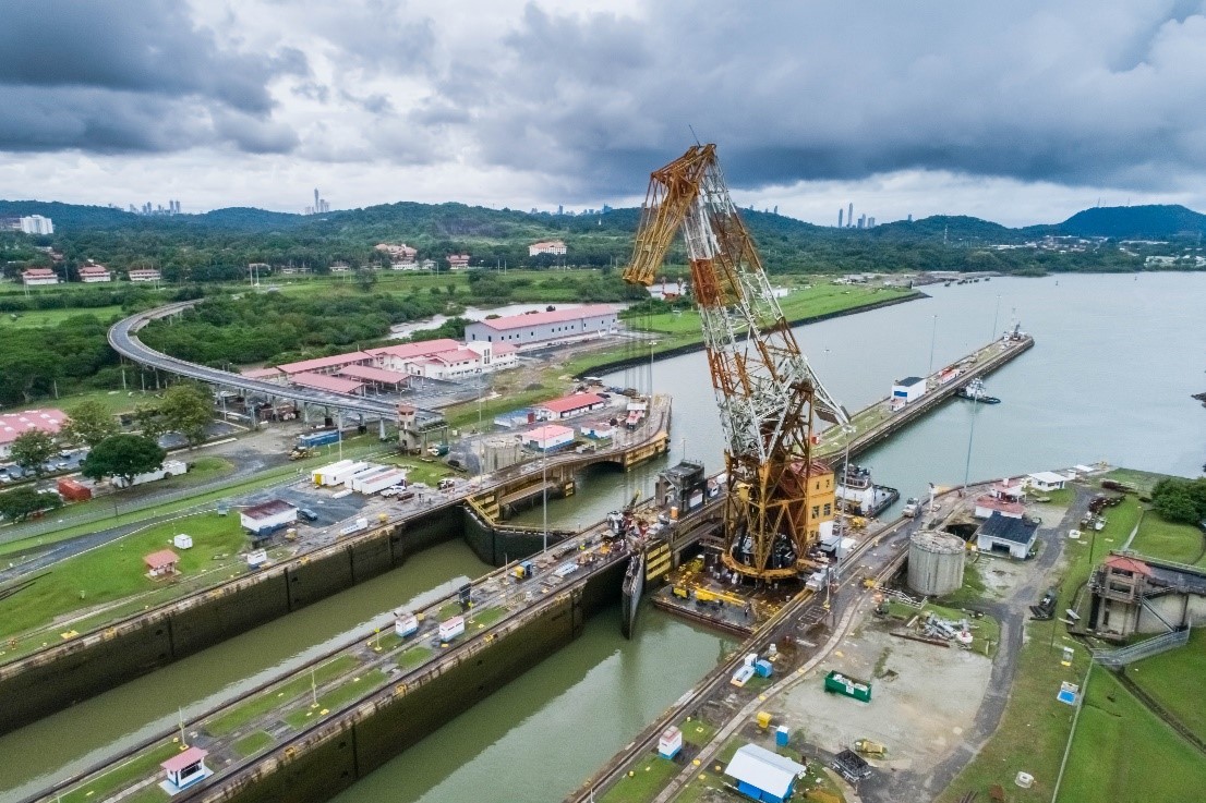 The floating crane, Titán, aiding maintenance efforts at the Miraflores Locks