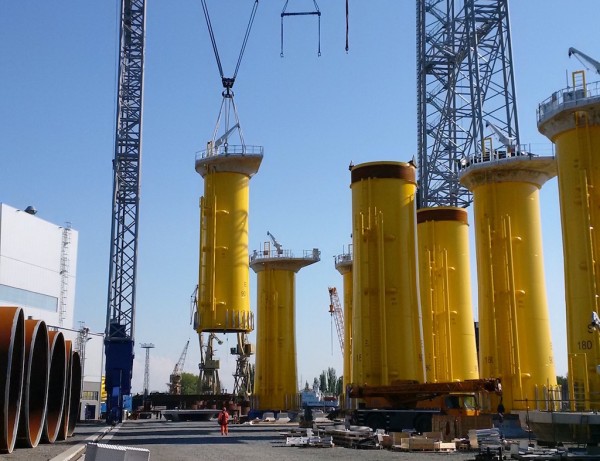 : Utilising Schmidbauer’s below-the-hook solution, the crane lifted nearly 100 transition pieces weighing 380 tons each.
