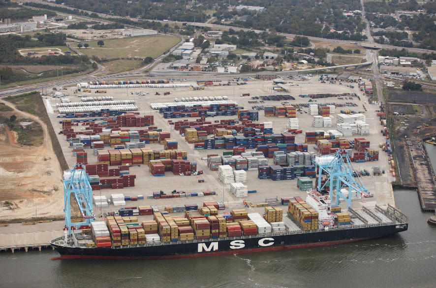 The MSC Texas, with a capacity of more than 8,000 TEUs, is worked at APM Terminals Mobile.