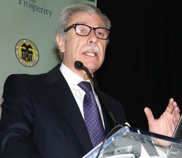 Carlos Gutierrez, former US Commerce Secretary and Albright Stonebridge Group chairman, encourages port industry leaders to champion free-trade agreements. (Photo by Paul Scott Abbott, AJOT)
