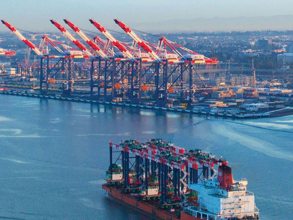 LBCT has fully integrated multi-functional ship to shore cranes with remote controlled yard equipment to create a fully automated container terminal. 