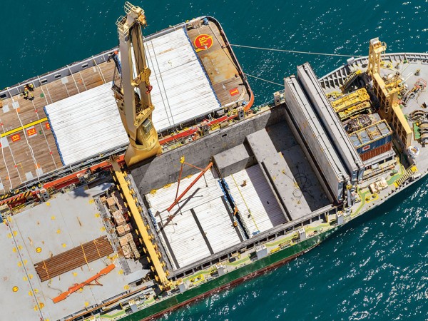 AAL performs a 3-month off-shore pipe haul and ship-to-ship operation for the Greater Enfield Project in Australia.