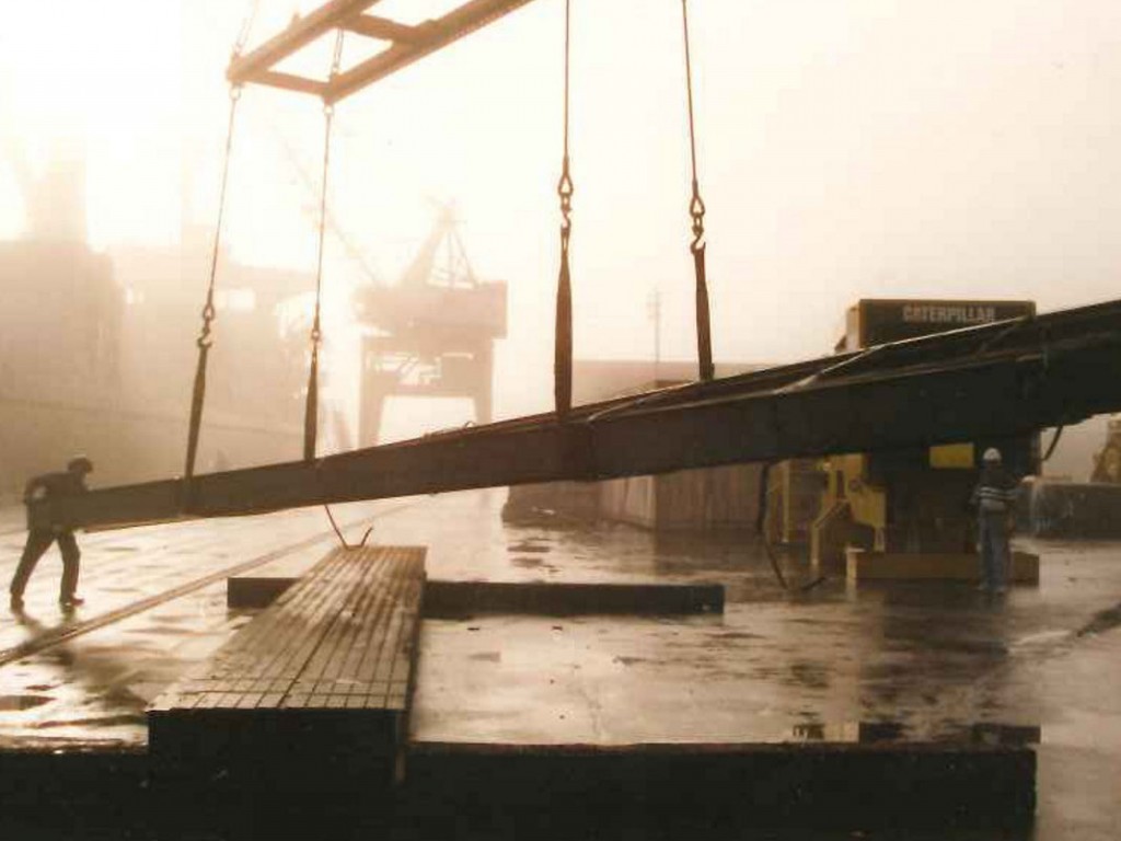 Breakbulk steel units are handled by dockworkers at the Port of Savannah’s Ocean Terminal in 1994.