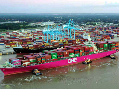 A containership of THE Alliance carrier Ocean Network Express is welcomed at the Alabama State Port Authority’s Port of Mobile. 