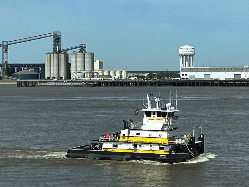A tugboat on the Mississippi River