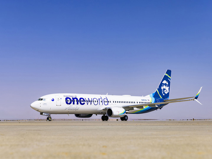  Alaska Airlines is the 14th member of the oneworld alliance. 