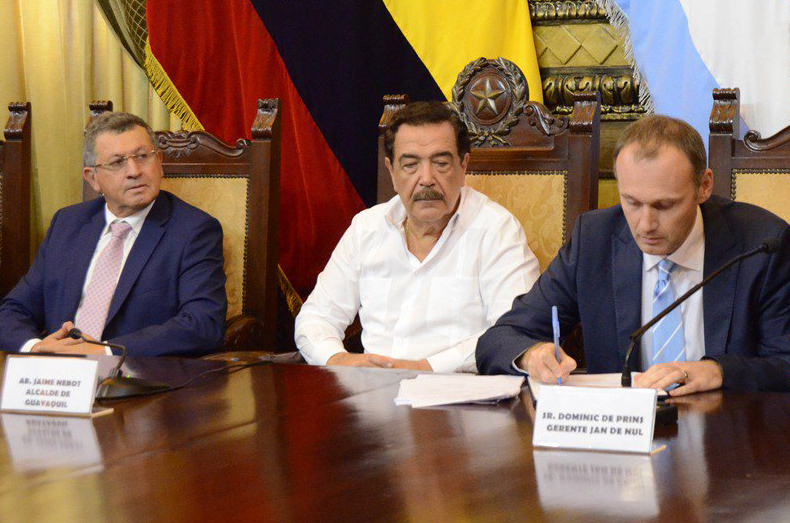 Signing the agreement are (from left to right); Jorge Aurelio Hidalgo, Ecuador Minister of Transport and Public Works; Jaime Nebot, Mayor of Guayaquil; and Jan Neckebroeck, Area Manager of the Jan De Nul Group. Photo from the Autoridad Portuario de Guayaquil.