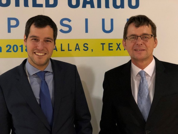 Dr. Wolfram Simon (left), Managing Dikrector of the Zeitfracht group, and BARIG Secretary General Michael Hoppe at this year’s IATA World Cargo Symposium in Dallas. The agreements on WDL Aviation’s BARIG membership and the business partnerships of Zeitfracht Luftfahrt Holding and Leisure Cargo were concluded directly on-site.