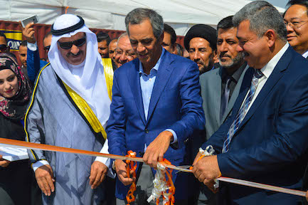 Enrique K. Razon Jr., ICTSI Chairman and President, cuts the ribbon symbolizing the formal opening of the BGT expansion area, the first entirely foreign financed new port infrastructure in Iraq.