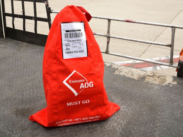 Emirates SkyCargo has designed a striking 'Must Go' bag to alert staff to the urgent nature of shipment