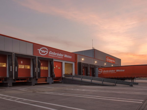 The new logistics terminal including cross-docking hub with an area of 4,500 square meters. (Source: Gebrüder Weissl) 