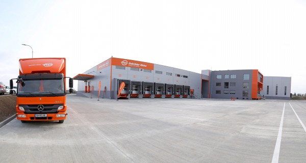 Including the new state-of-the-art logistics facility, Gebrüder Weiss offers its customers in Tbilisi a total of 4,000 square meters of handling space, 8,000 square meters of storage space, 22,400 square meters of paved open space and 1,030 square meters of office space at its Tbilisi location. (Source: Gebrüder Weiss) 