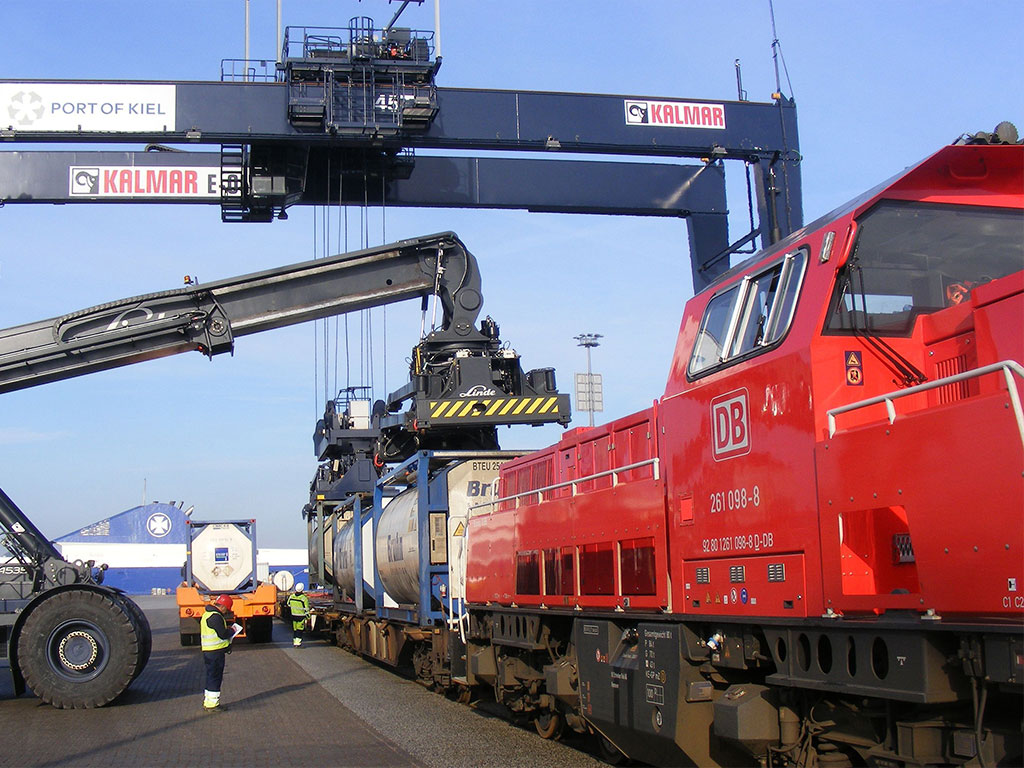 Intermodal Cargo Handling at Ostuferhafen