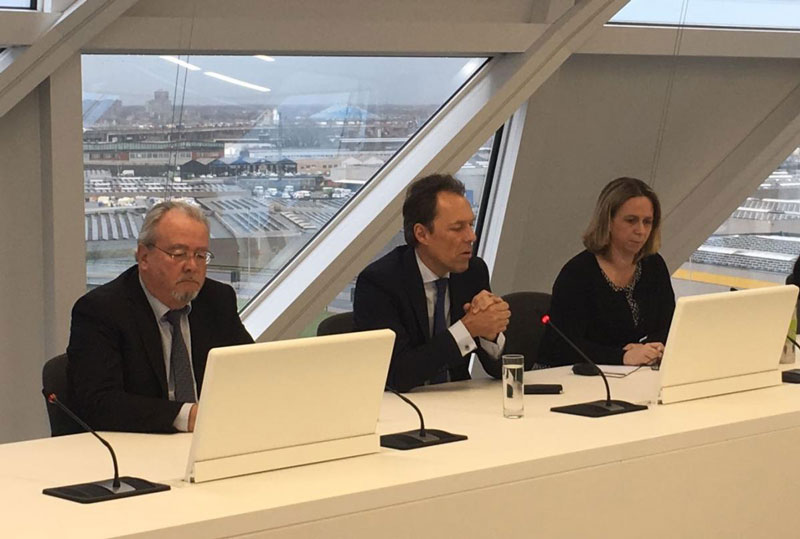 Jacques Vandermeiren, CEO of Antwerp Port Authority, drew positive conclusions: “Finishing the year with such strong growth figures gives us confidence for the future. The port companies too remain firmly convinced of the advantages of Antwerp and the strengths that it has to offer, witness the many investments that we were able to welcome in 2017. In 2018 we seek to build further on the momentum of the previous year. This means that we will take the entire world as the scale for our decisions, with maximum facilitation for our customers as the basis.”