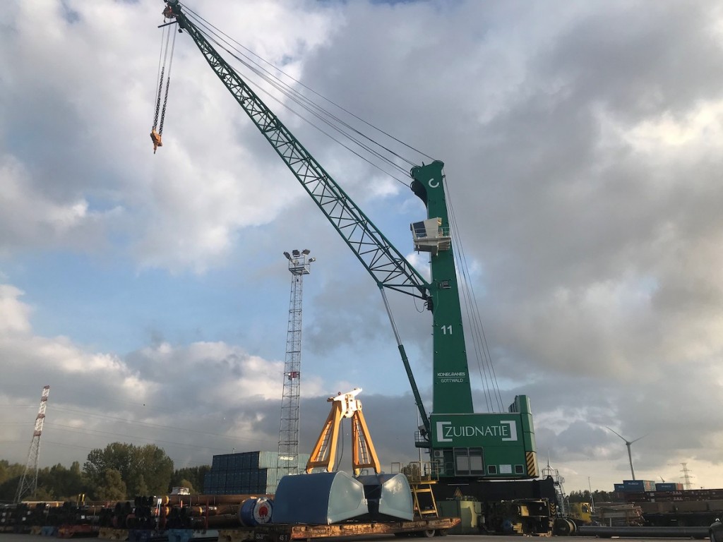 Konecranes Gottwald Model 7 mobile harbor crane for bulk and break-bulk handling at Quay 480. 
