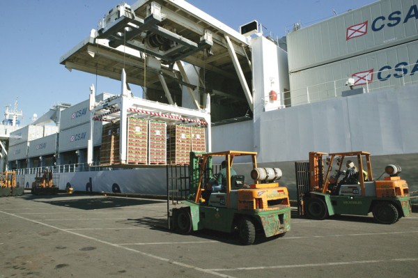 Fruit being loaded onto a CSAV containership at the Port of LA