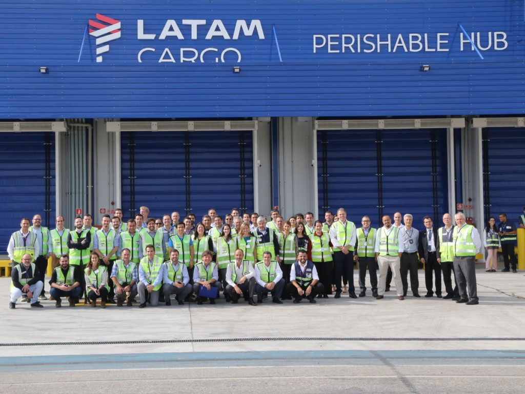 LATAM Cargo executives with clientes from Chile, Perú, Colombia, among other countries.