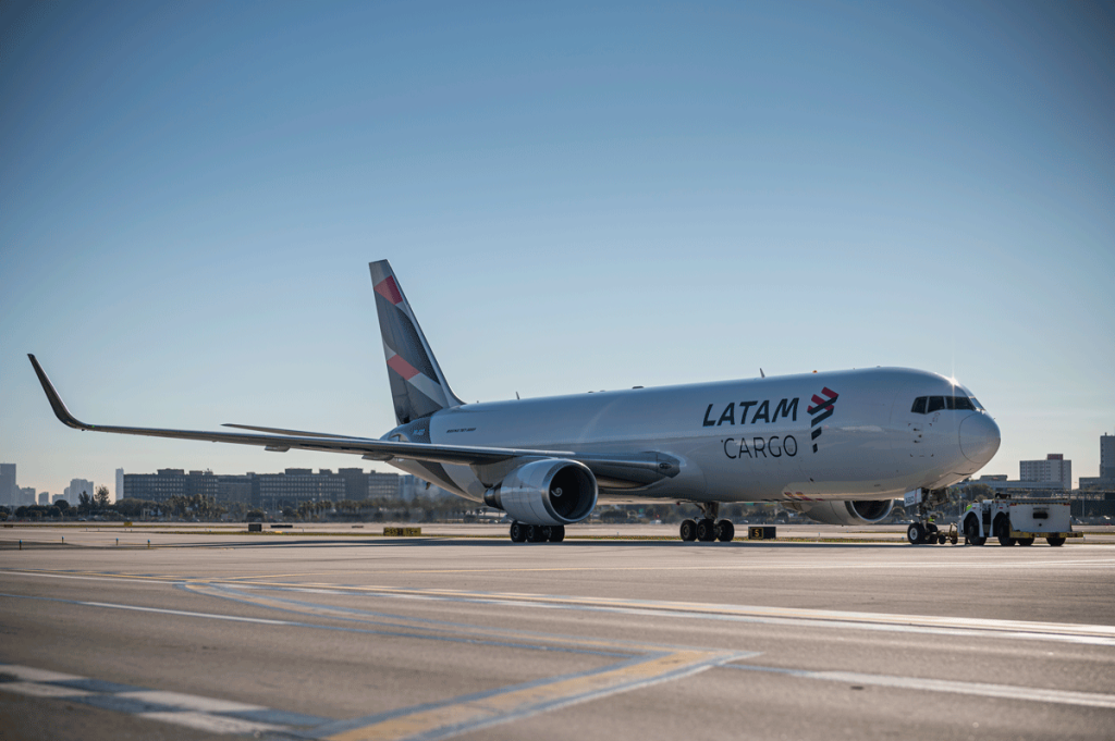 JetPhotos on X: A LATAM Cargo 767 landing in São Paulo.   © Dotto  / X