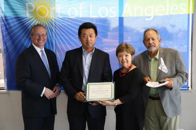 At the Los Angels Vessel Speed Reduction Award ceremony. Second from left is Mitsui O.S.K. Bulk Shipping (U.S.A), LLC. General Manager Seiji Kawada