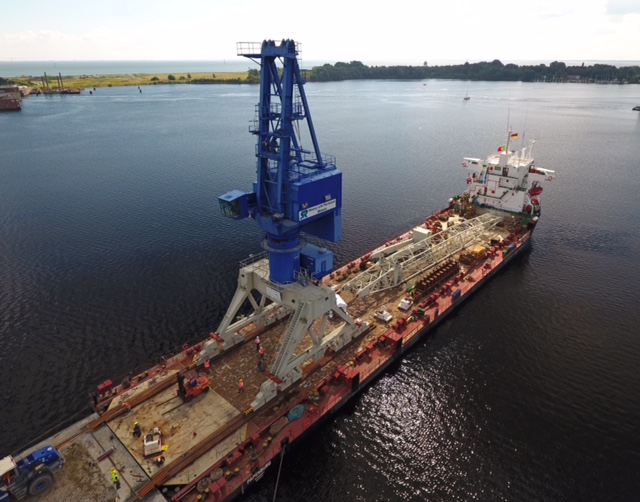MV Papenburg moves Rhenus port crane German Ports
