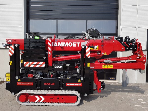 The smallest crane in Mammoet’s fleet of 1,250 cranes, the Hoeflon C10 mini-crawler crane. With a width of 80 centimeters it provides flexible lifting options in highly confined spaces and has a capacity of four metric tons