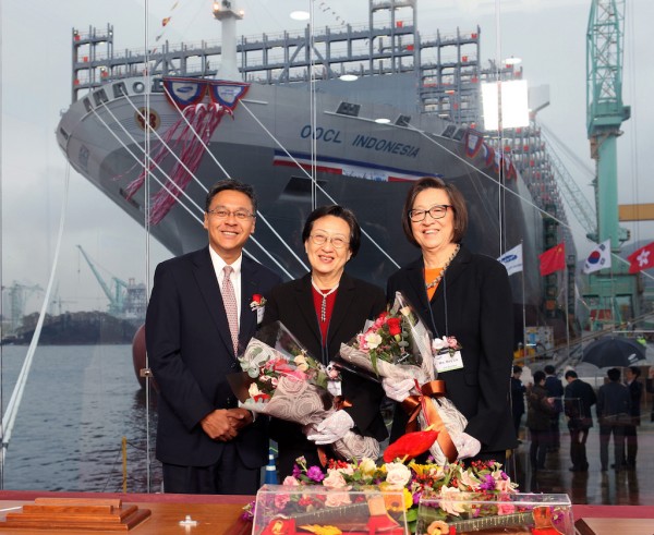From L - R: Mr. Andy Tung, CEO of OOCL, Mrs. Shirley Peng and Mrs. Mary Liu