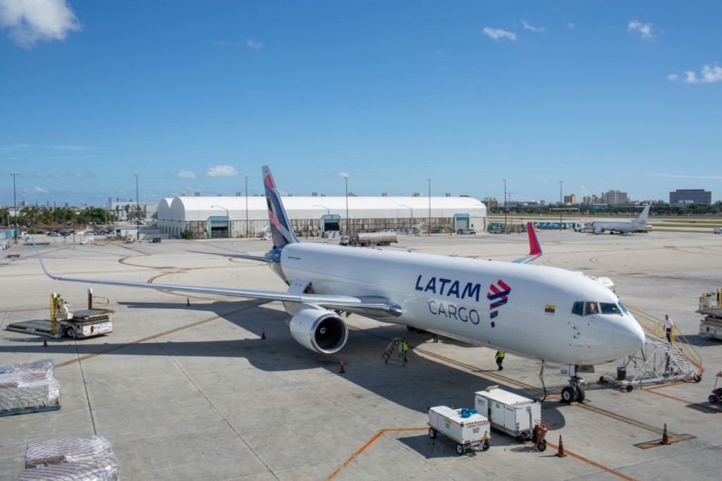 LATAM Cargo Aircraft Loading for Peru