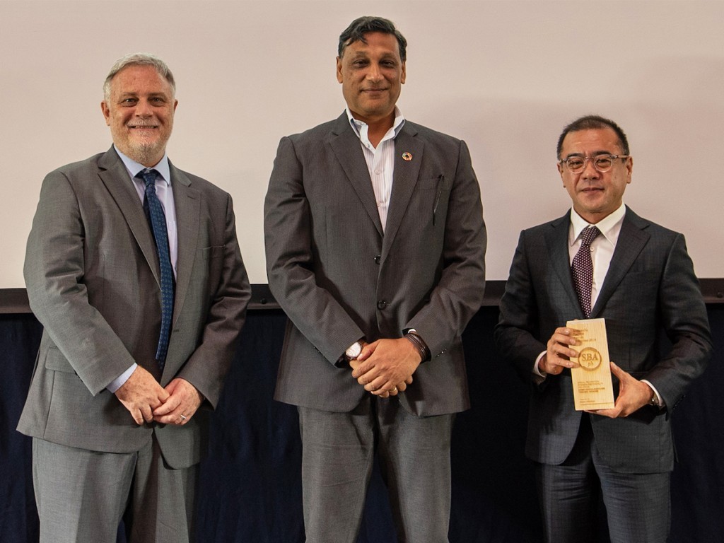 Rafael D. Consing Jr., ICTSI Chief Financial Officer (right), receives the citation in behalf of ICTSI from Anthony Gourlay, Chief Executive Officer of Global Initiatives (left) and Titon Mitra, Resident Representative of the United Nations Development Program-Philippines (center) last 7 October.