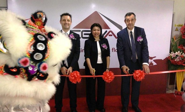 From left: CEVA’s VP of Contract Logistics, South East Asia, Graham Borthwick, EVP of South East Asia, Elaine Low and CEO Xavier Urbain. 