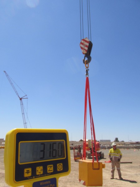 Allplant Inspections uses a 12t wireless load cell to load test a Tadano GR-800 at a gas plant construction site.