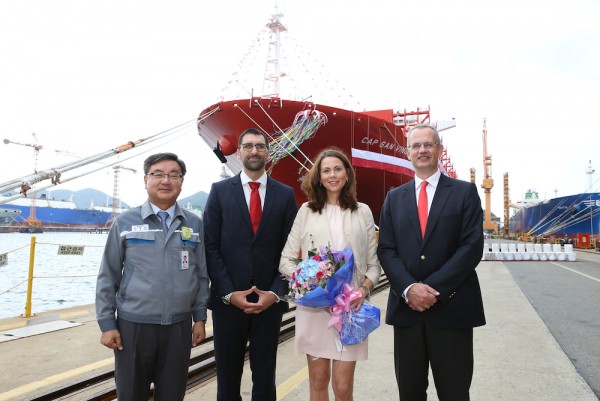 (l-r) Sung-Geun Lee (Executive Vice President, Shipyard General Manager DSME), Fawad Neiro, Sponsor Susanne Neiro (K+S Transport) and Dr. Arnt Vespermann (Member of the Hamburg Süd Executive Board).