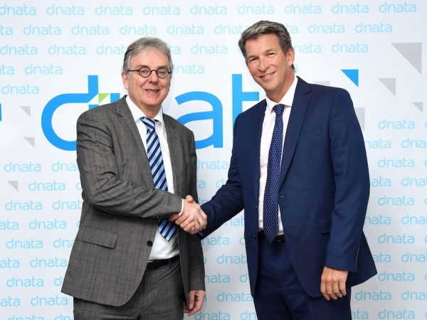 (From left to right:) Thomas Schmidt, Director, Airport Systems, INFORM, and Steve Allen, Divisional Senior Vice President, UAE Airport Operations, dnata