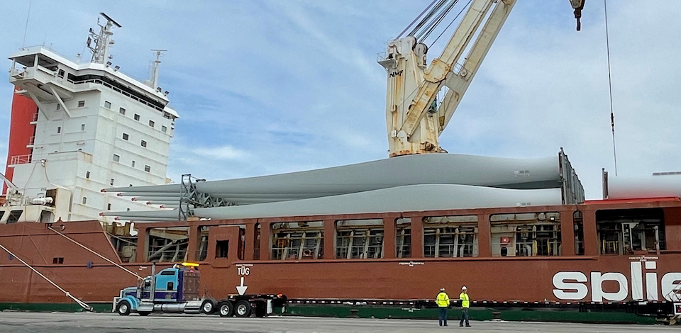 MV POTTERSGRACHT unloading wind turbine blades at the Port of Wilmington