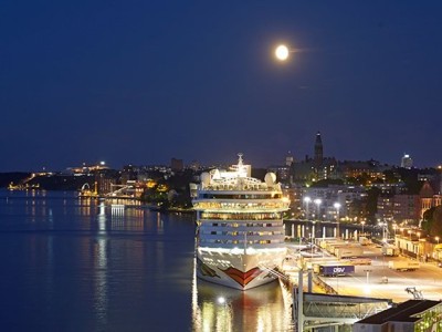 https://www.ajot.com/images/uploads/article/Ports-of-Stockholm_Cruise-ship.jpg