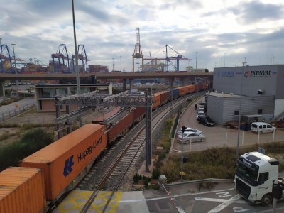 https://www.ajot.com/images/uploads/article/Valencia_Port_Train.jpg