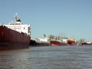 https://www.ajot.com/images/uploads/article/port-so-la-Grain_Vessels_mississippi.jpg