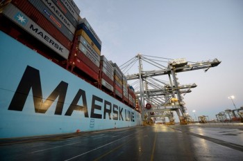 https://www.ajot.com/images/uploads/article/Maersk-Line-vessel-alongside-at-DP-World-London-Gateway.jpg