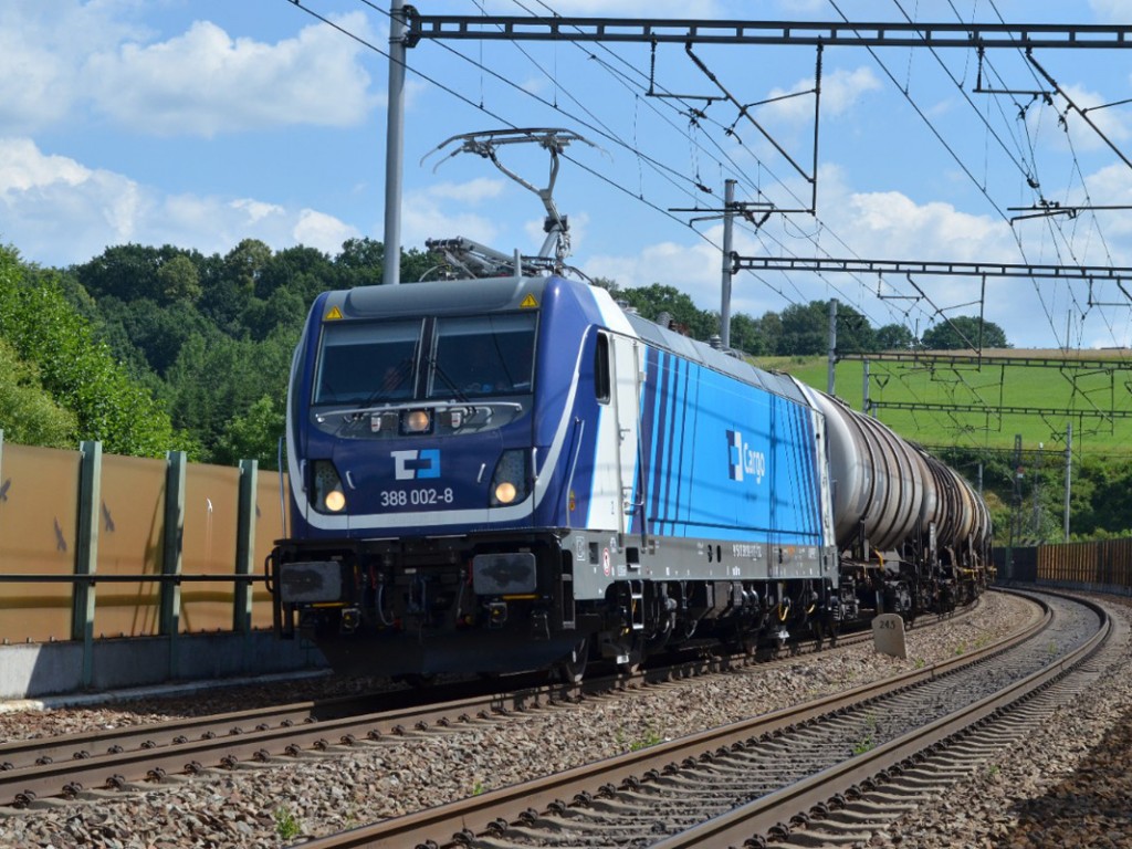 CD Cargo's Class 388 002 TRAXX MS3 locomotive operating nearby Krasíkov, in the eastern half of the Czech Republic (Photo: Pavel Polak).