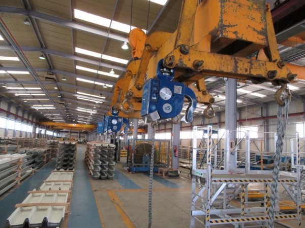 ArcelorMittal Construction uses automatic hooks to lift steel profiles at two sites in France.