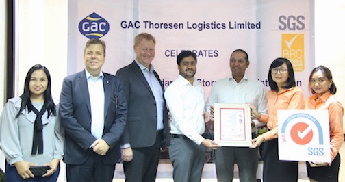 Alwyn Mendonca, Managing Director of GAC Thoresen Logistics (3rd from right) receives the award from Boonchawee Chuasiriwat, Certification Manger of SGS, BRC’s appointed certification body