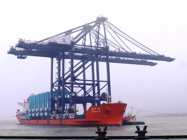 Two new remote-controlled gantry cranes have been delivered to the Port of Felixstowe