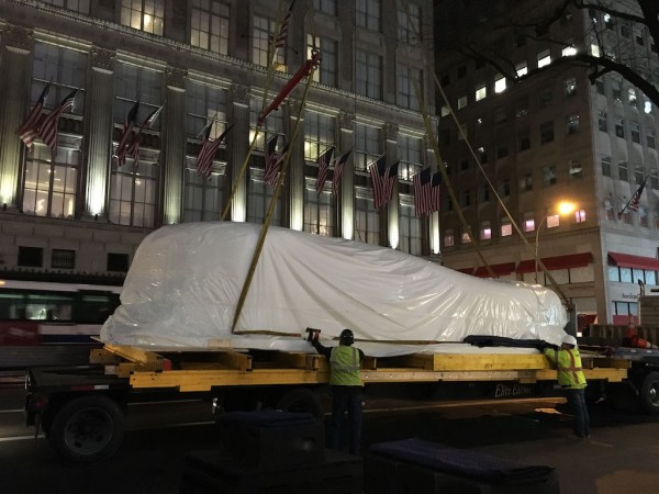 Arrived at destination - the sculpture on its way through Manhattan