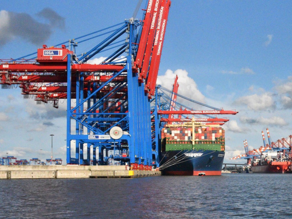 13.600 TEU are going to be handled during her stay at the Port of Hamburg