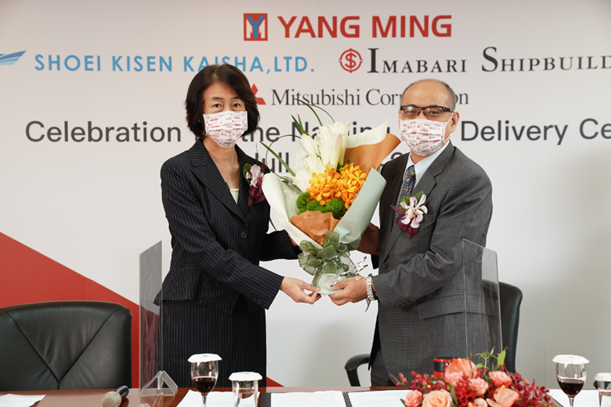 Yang Ming Marine Transport Corp. Chairman Cheng Cheng-Mount (right), Godmother of YM Travel, Mrs. Chen Shi-Kuan, Chairman of SinoPac Holdings (left)