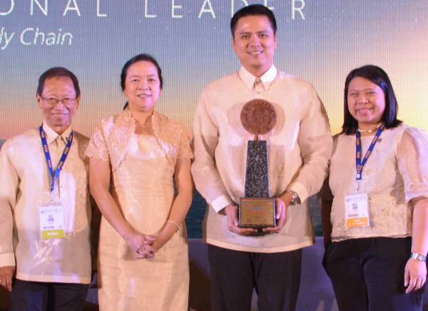 International Container Terminal Services, Inc. (ICTSI) was conferred the 2016 Gawad Sinop Corporate Award for Excellence in Supply Management Practices by the Philippine Institute for Supply Management (PISM) and the Foundation of the Society of Fellows in Supply Management (SOFSM). ICTSI received the award during the 24th Supply Link International Supply Management Conference and Exhibit last 16 June at the Marriott Grand Ballroom in Newport City, Pasay City. Receiving the award were (from left) Antonio Coronel, ICTSI Asia Pacific Business Services, Inc. general manager; Filipina Laurena, ICTSI Foundation deputy executive director; Reynaldo Mark Cruz Jr., ICTSI information technology systems and services director; and Mariel Zamora, ICTSI procurement director. The Gawad Sinop Awards is an annual, nationwide search for outstanding achievers in supply management. 