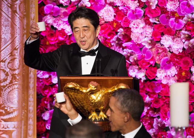 Japanese Prime Minister Shinzo Abe makes a toast to U.S. President Barack Obama, at a State Dinner in honor of Abe, at the White House in Washington, April 28, 2015. 