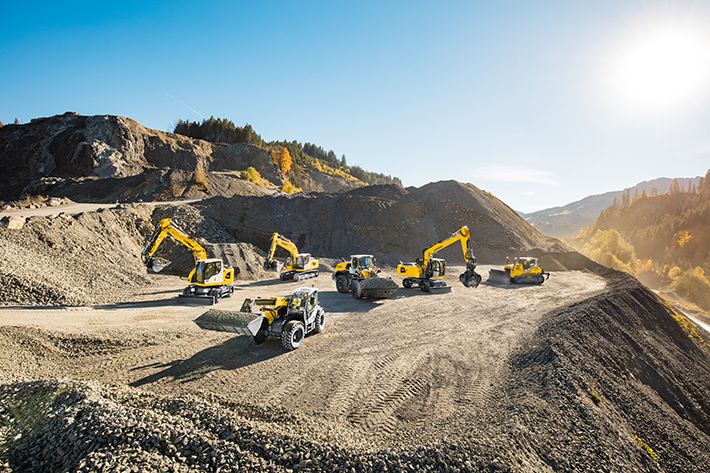 Numerous new products unveiled: The earthmoving division presented a new telescopic handler series, the L 514 and L 518 stereoloaders, as well as the R 936 Compact hydraulic excavator, among others.