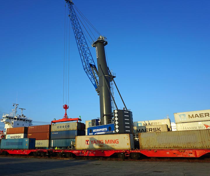 EUROPORTS Germany loads containers of the New Silk Road with Liebherr mobile harbour cranes
