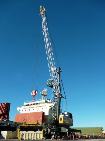 liehberr-lhm-280-mobile-harbour-crane-bulk-handling-Rotabox-Qube-Australia The new LHM 420 will be the eighth mobile harbour crane Qube ordered from